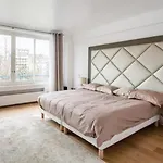 2 Bedroom Appartement Champs Elysee