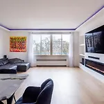 2 Bedroom Appartement Champs Elysee