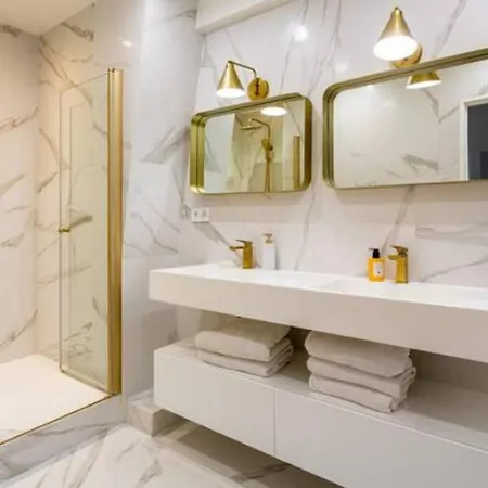 2 Bedroom Champs élysée * Parigi