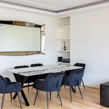 2 Bedroom Champs élysée