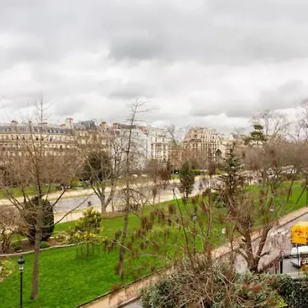 2 Bedroom Champs élysée Appartamento Parigi