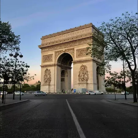 2 Bedroom Champs élysée Appartamento *