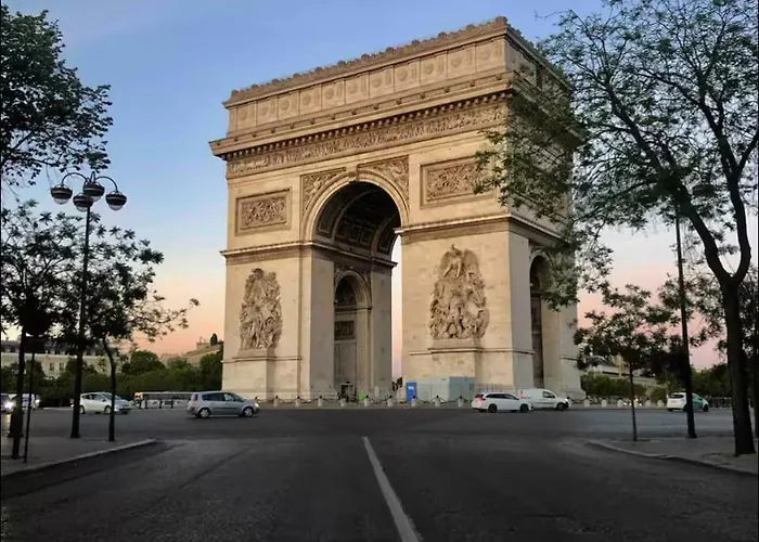 2 Bedroom Appartement Champs Elysee